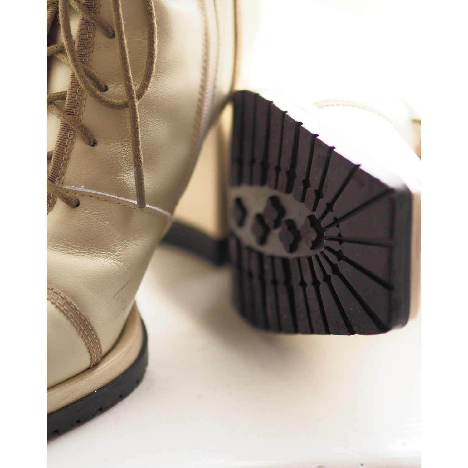 Ankle Vintage Leather Boots with Cord Laces Zalinah White