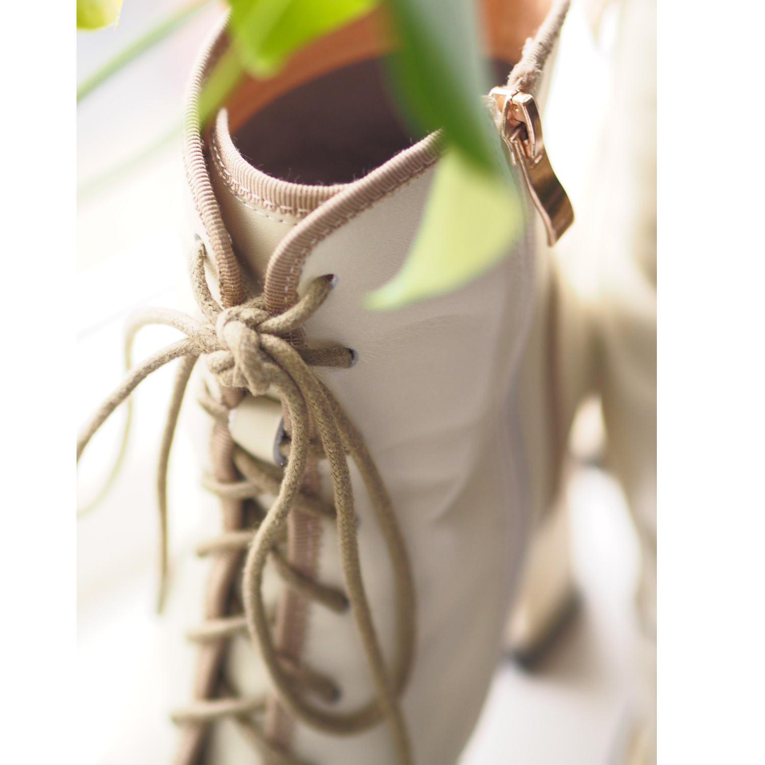 Ankle Vintage Leather Boots with Cord Laces Zalinah White