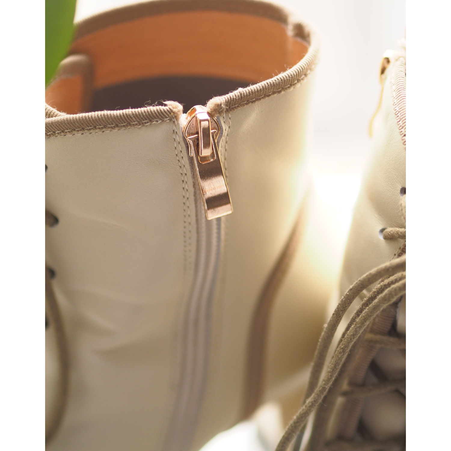 Ankle Vintage Leather Boots with Cord Laces Zalinah White