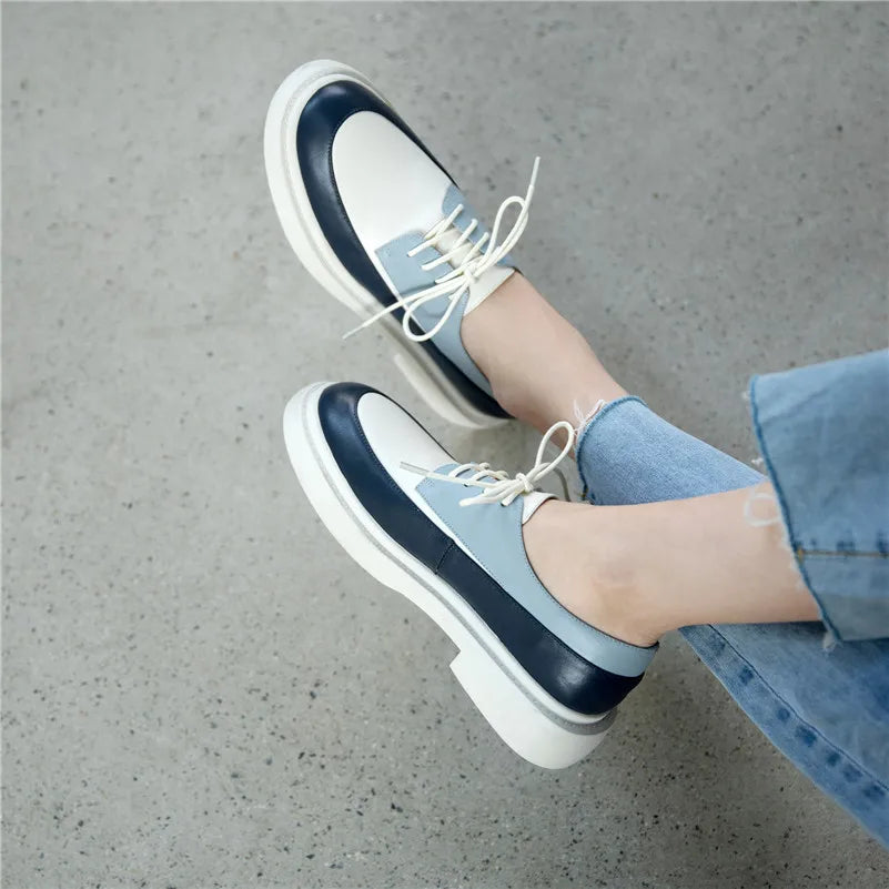 Two-Tone Leather Lace-Up Brogues – Modern Oxford Style