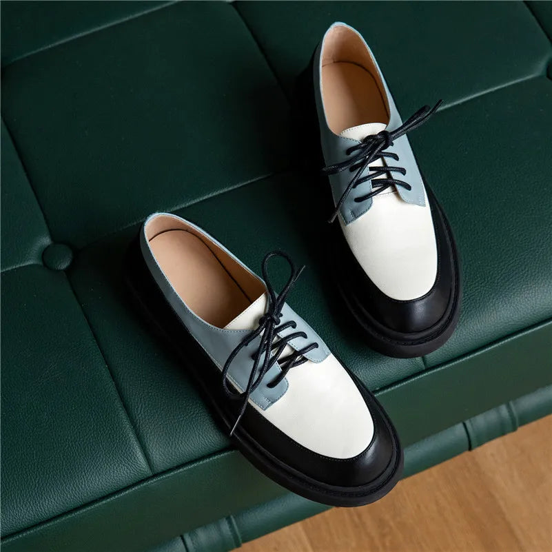 Two-Tone Leather Lace-Up Brogues – Modern Oxford Style