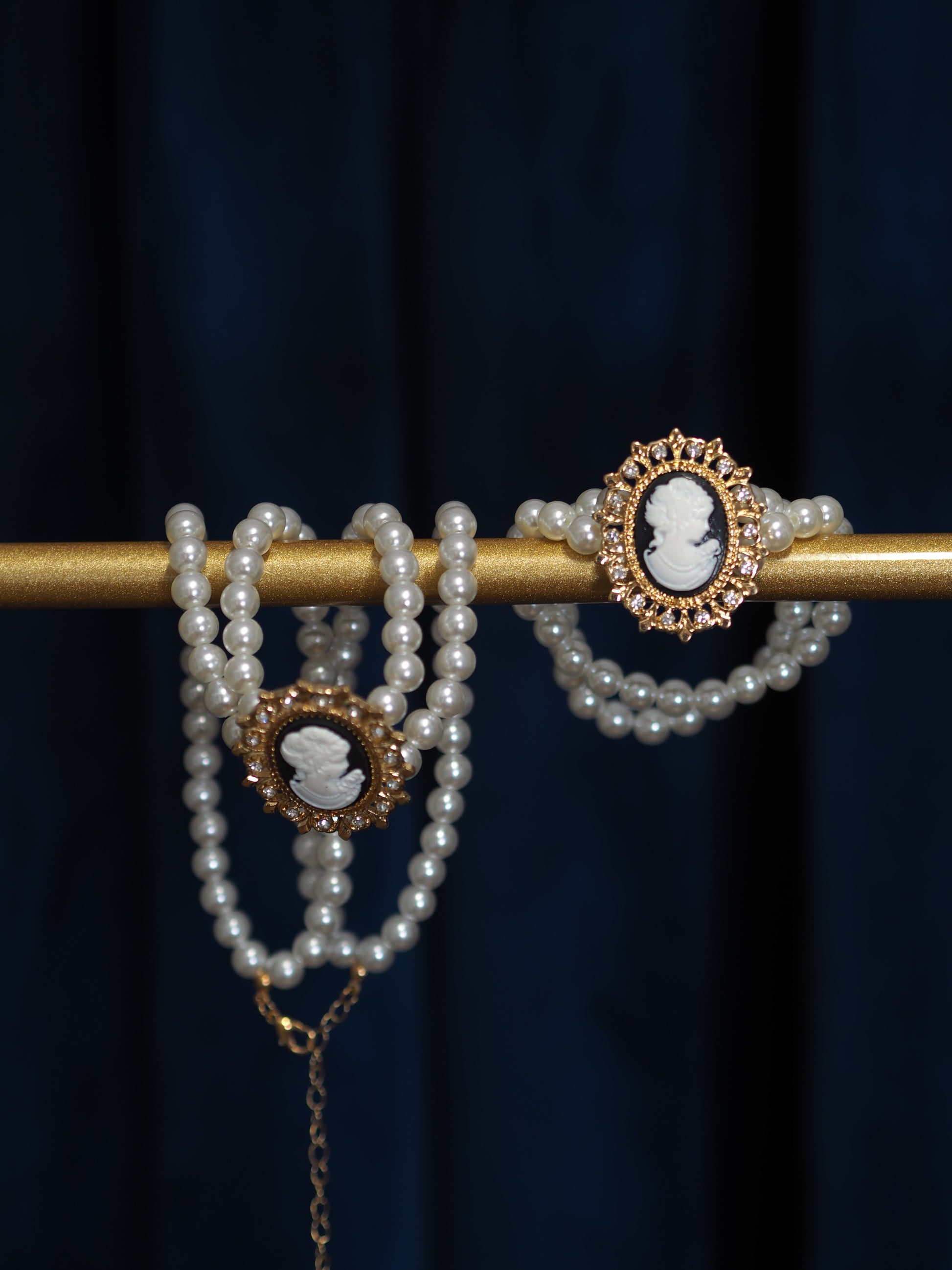 Cameo Pearl Necklace & Bracelet Set
