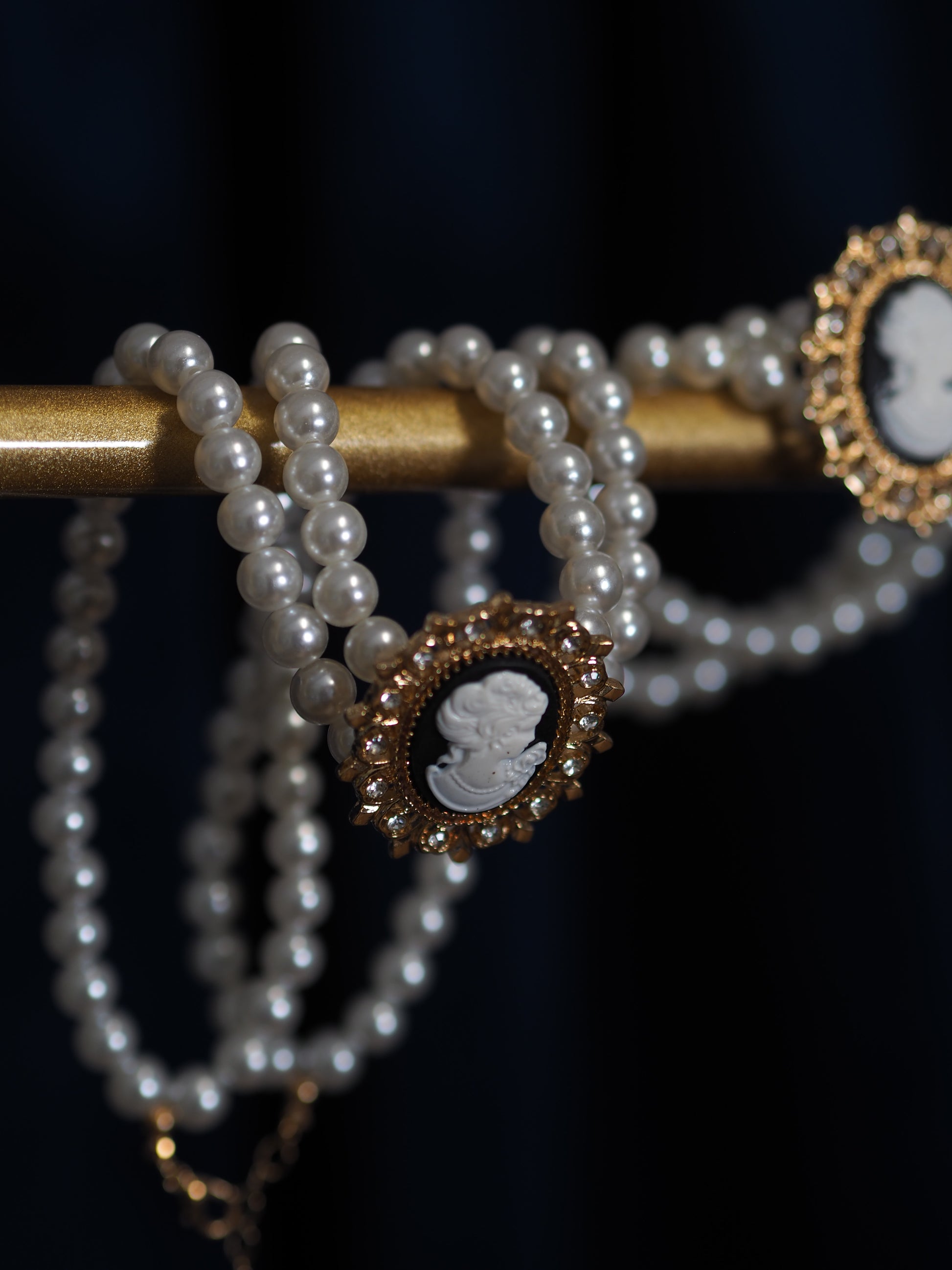 Cameo Pearl Necklace & Bracelet Set