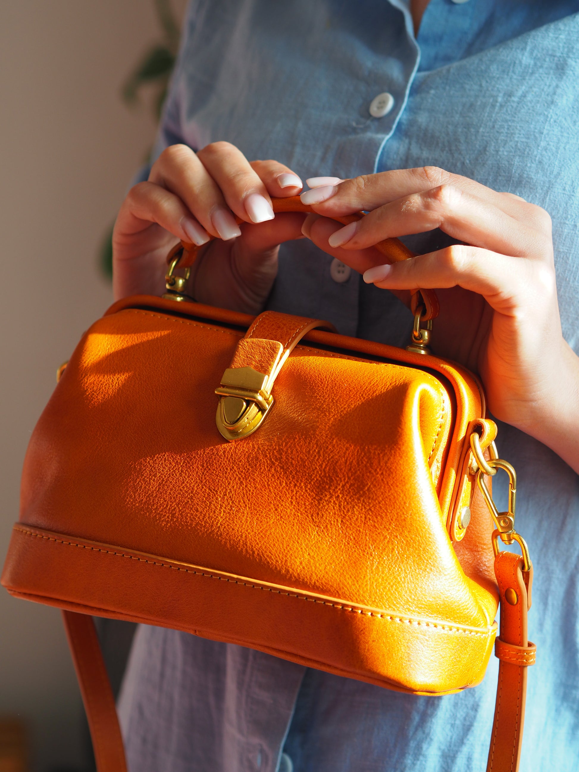 Mini Cowhide Leather Handbag – Adjustable Crossbody Strap