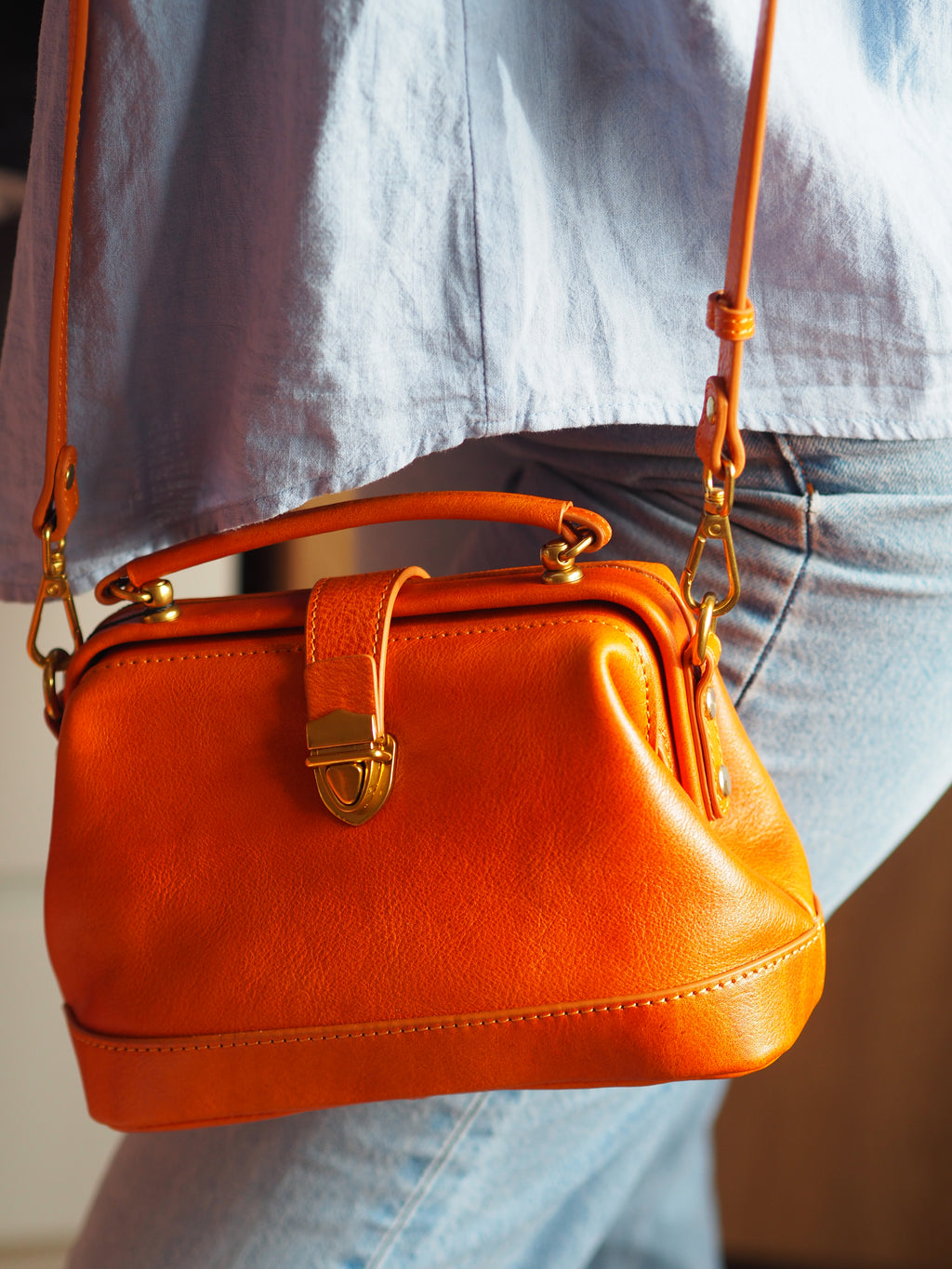 Mini Cowhide Leather Handbag – Adjustable Crossbody Strap