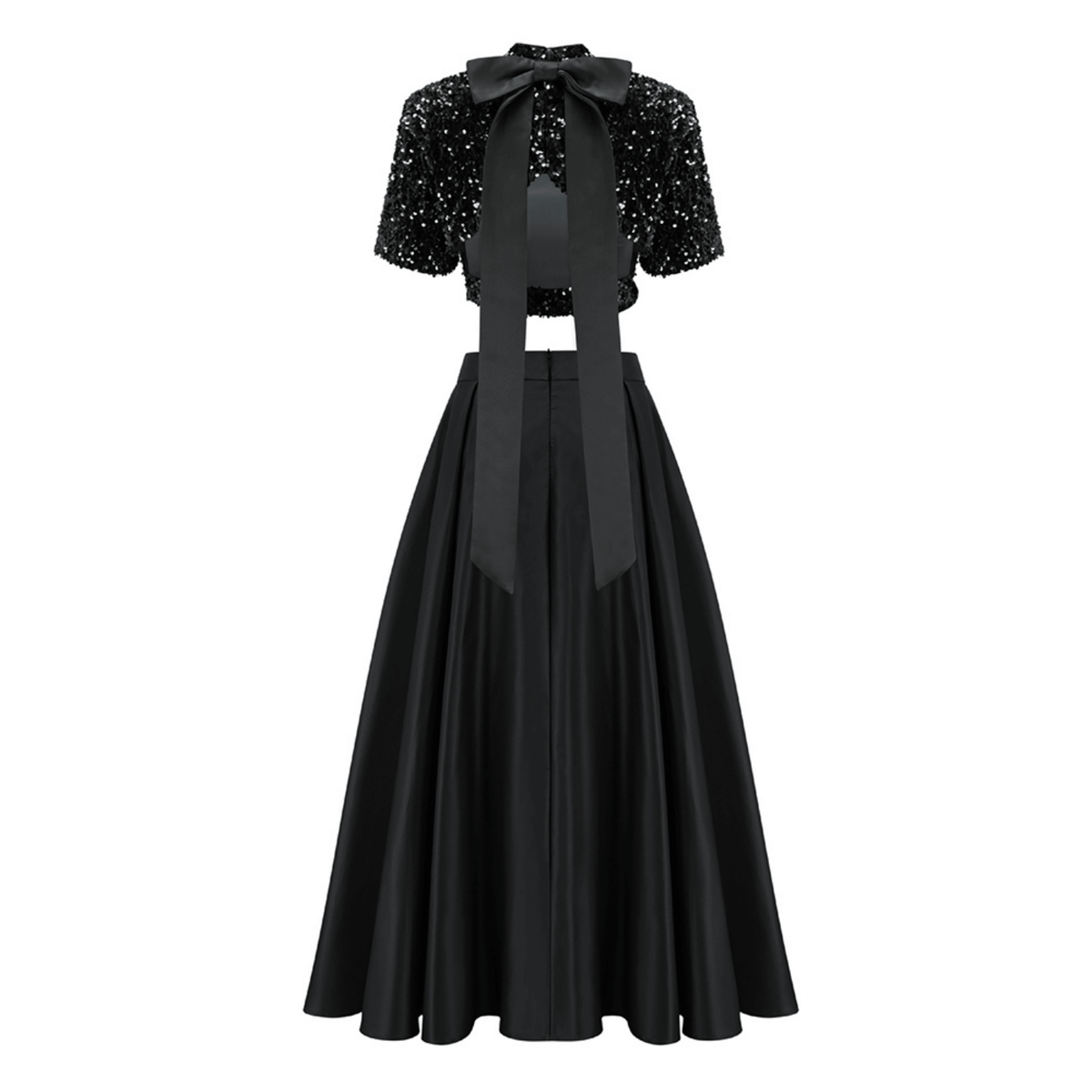 بلوزة قصيرة مطرزة بالترتر وتنورة حريرية بفتحات وفيونكة - أسود