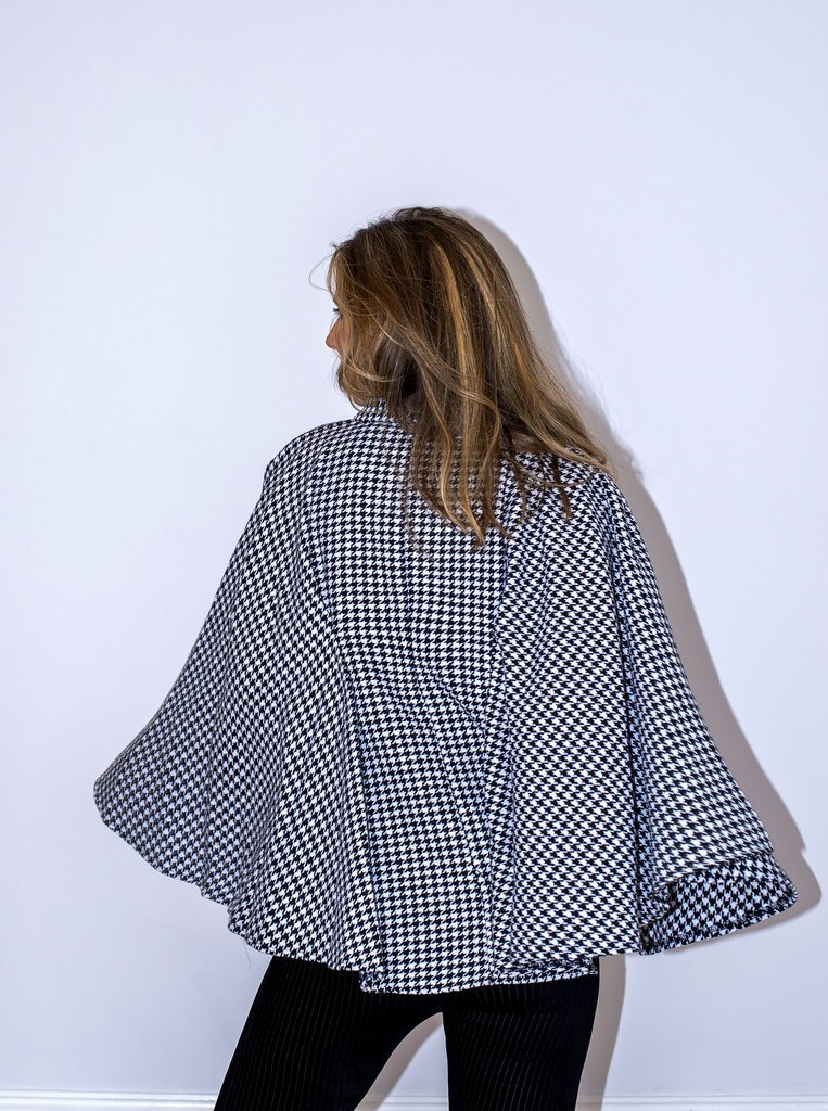 Black and White Dogtooth Cape Coat with Bow - Jeune