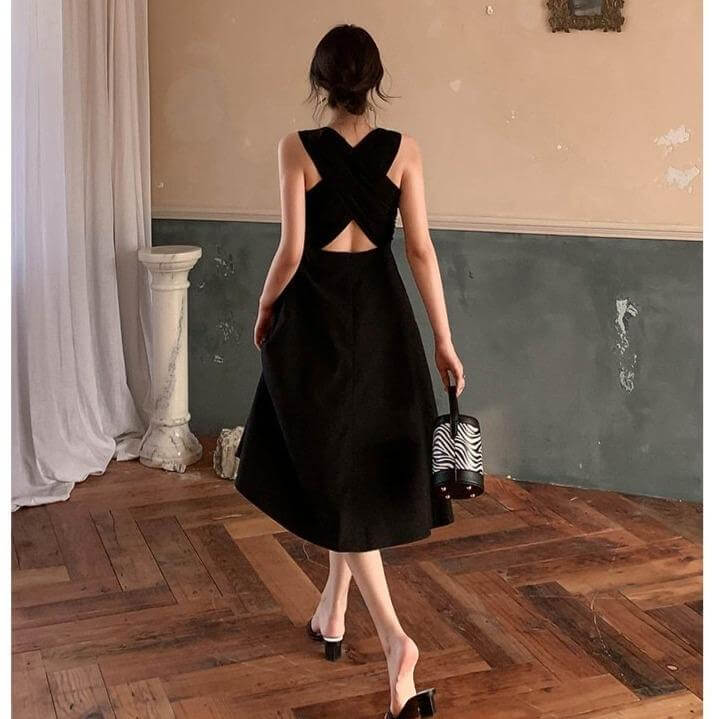 Sleeveless Black Midi Dress with Round Neck at Back