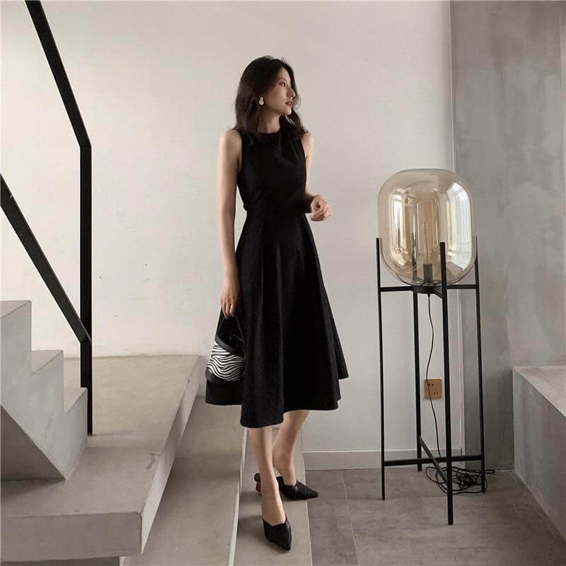 Sleeveless Black Midi Dress with Round Neck at Back