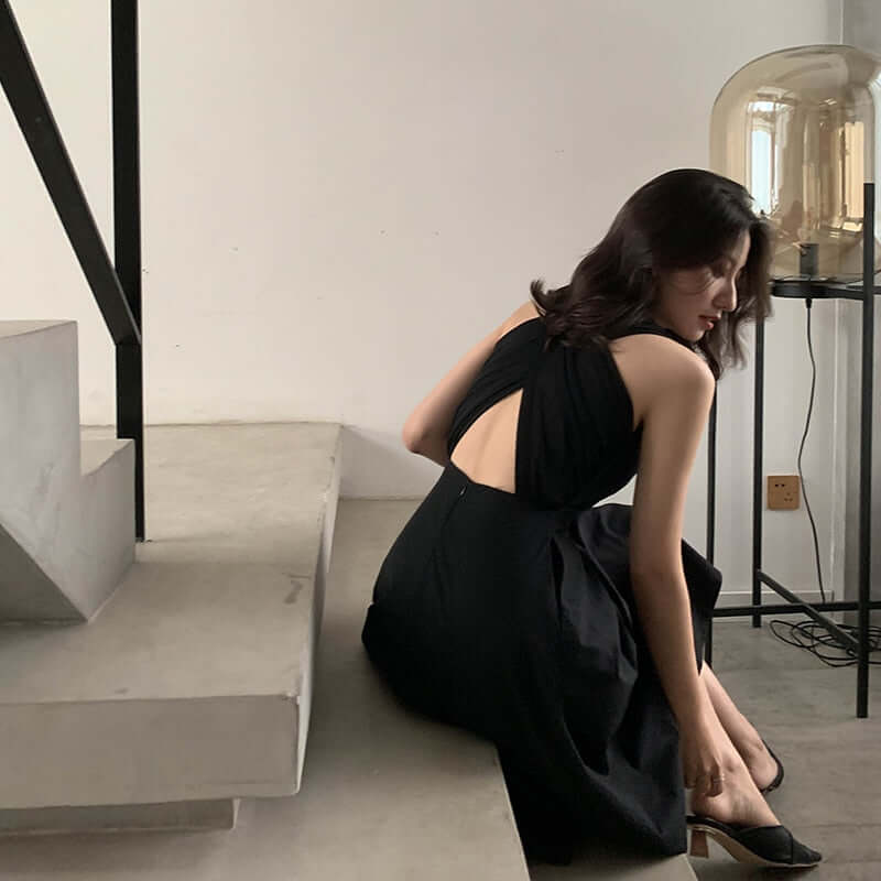 Sleeveless Black Midi Dress with Round Neck at Back