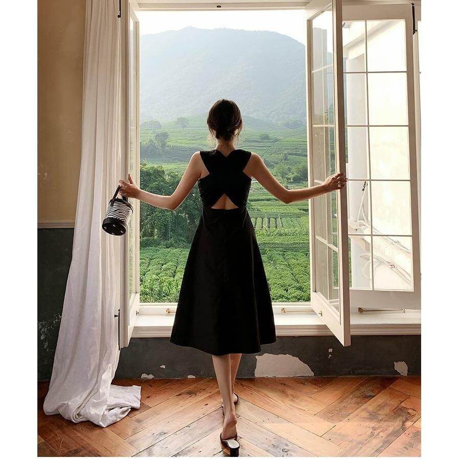 Sleeveless Black Midi Dress with Round Neck at Back